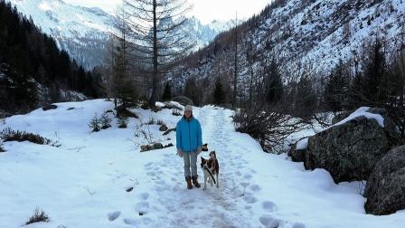 Returning to the car with the background les Aiguilles de Chamonix